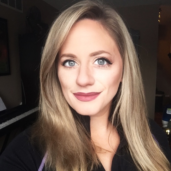 Meet your Posher, Julie - Picture 2 of 3